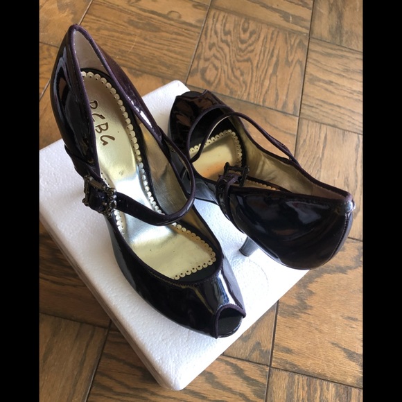 BCBG Wine Color Shoes Like NEW - Picture 3 of 3